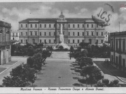 Piazza-Crispi-Ateneo-Bruni-(LR-Vito-Manzari)